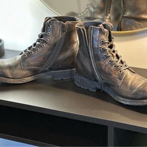 Bowery lace up boots by Frye